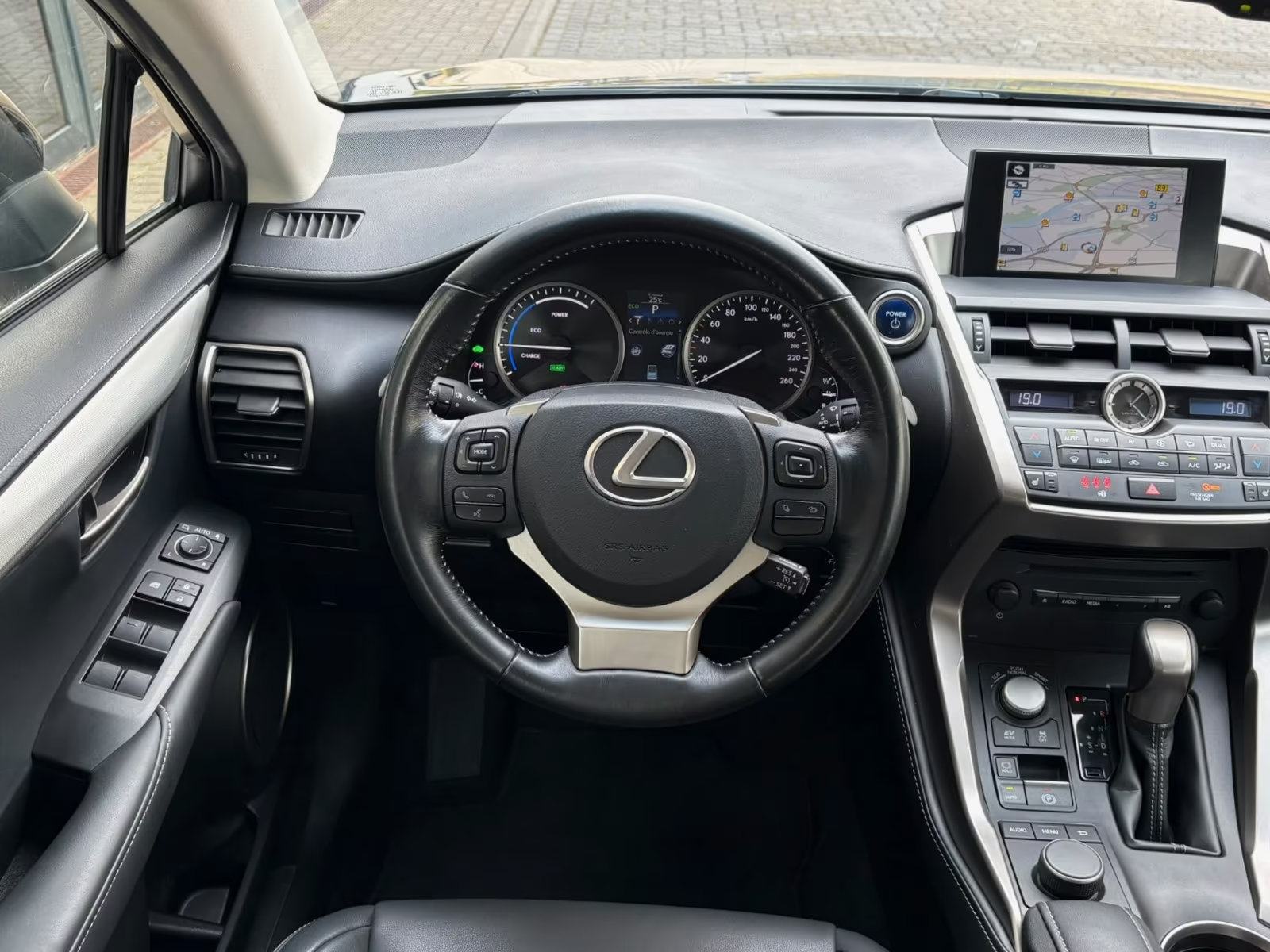 Lexus NX 300h Automatik, fotografija 7
