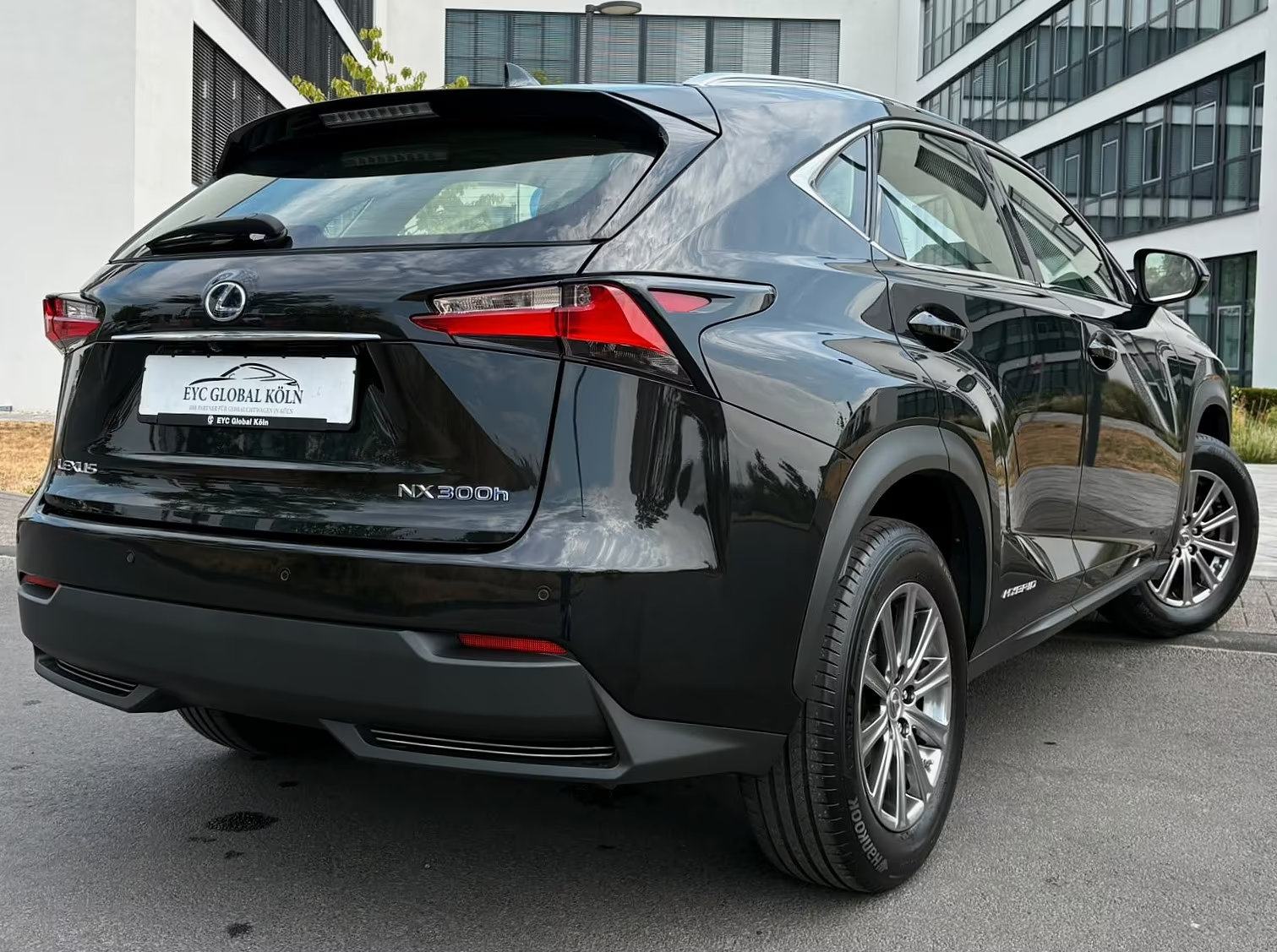 Lexus NX 300h Automatik, fotografija 12