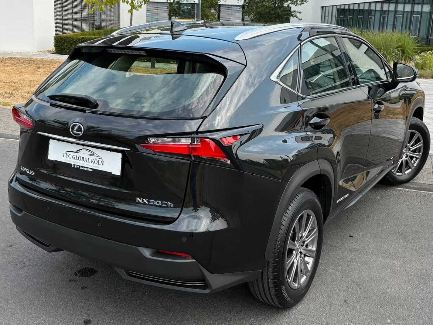 Lexus NX 300h Automatik, fotografija 13