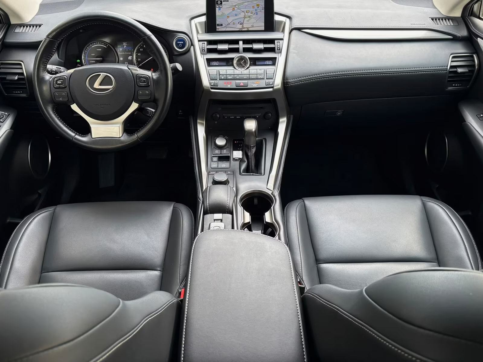 Lexus NX 300h Automatik, fotografija 16