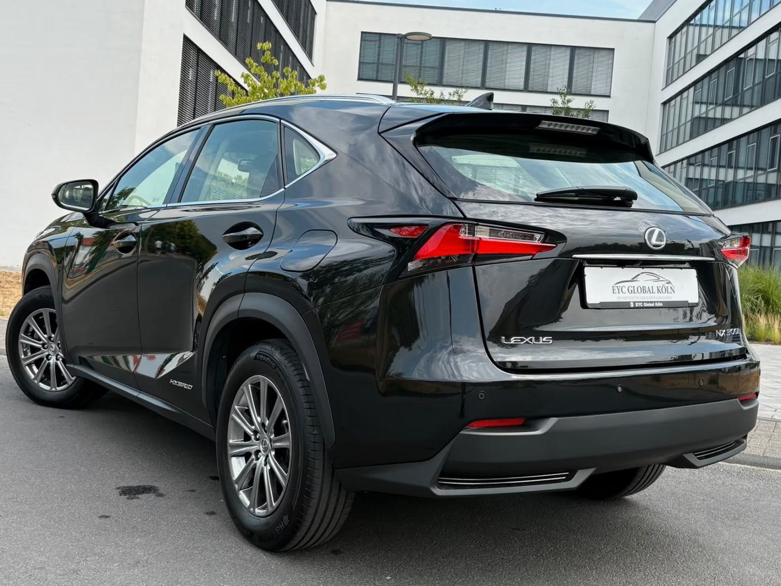 Lexus NX 300h Automatik, fotografija 17