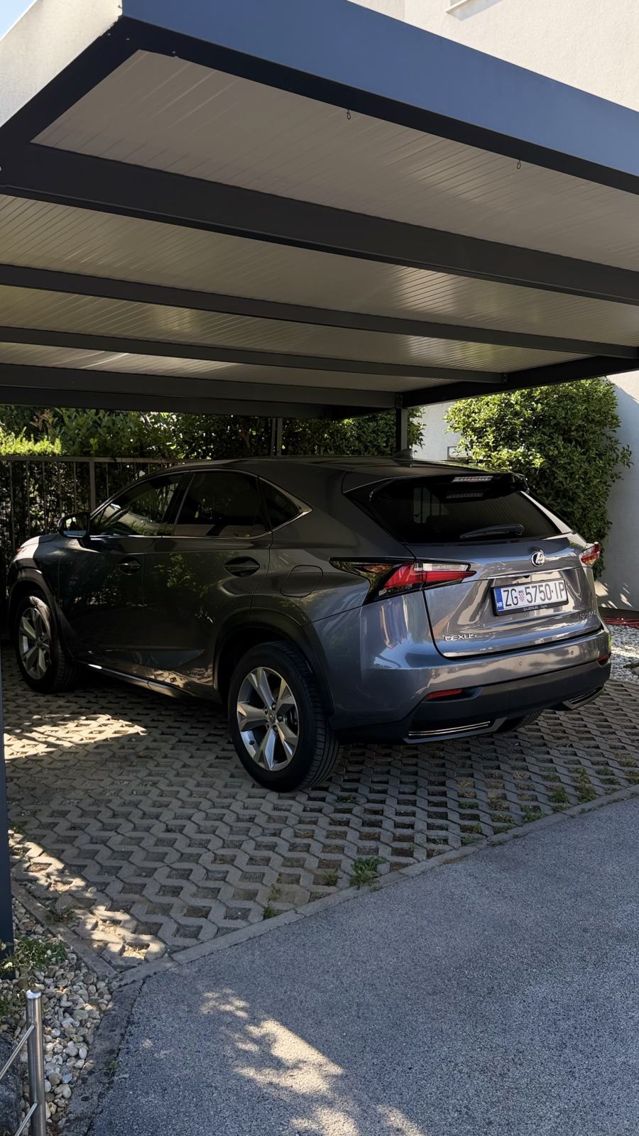 Lexus NX 300h Luxury AWD, fotografija 3