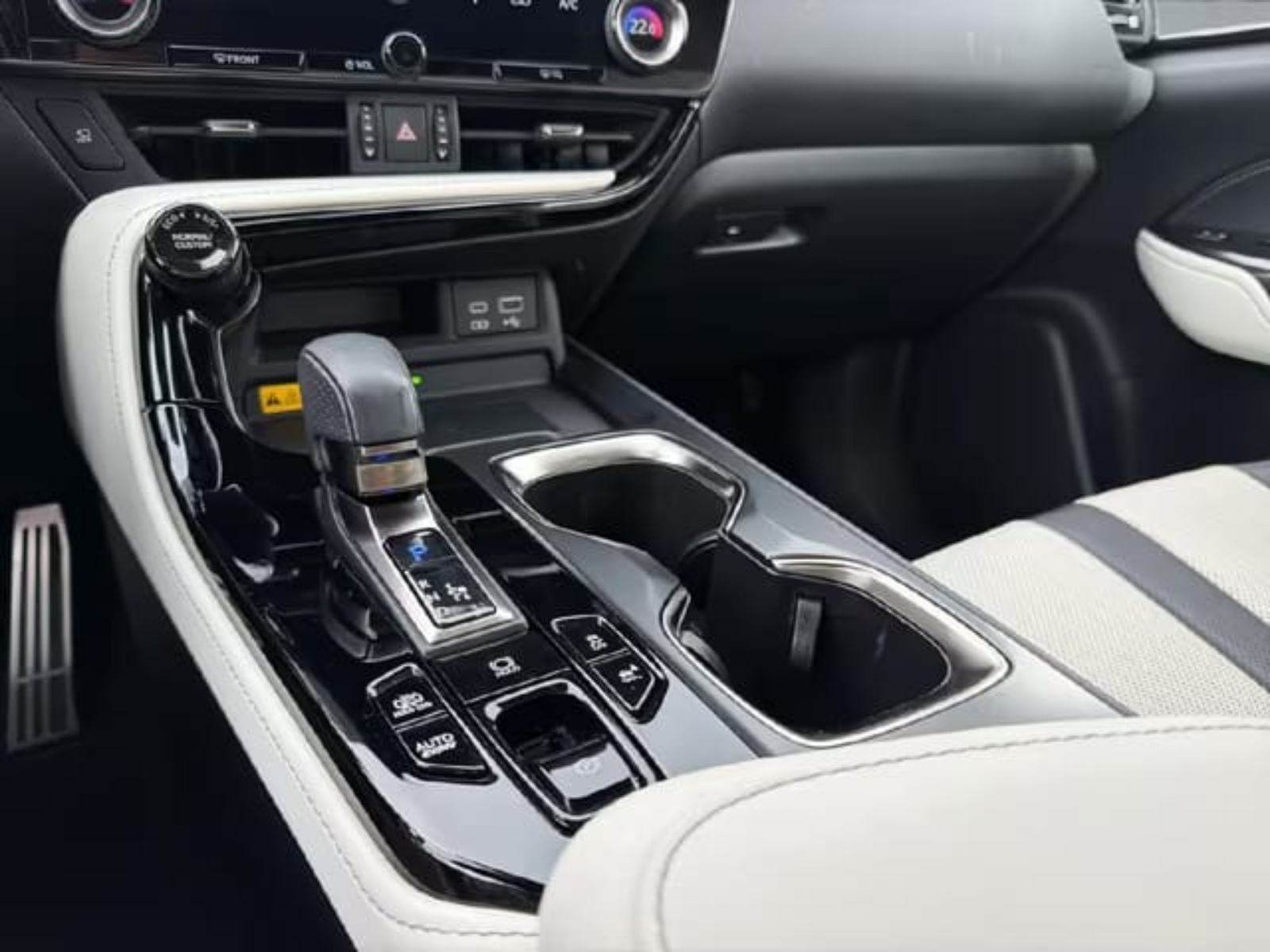Lexus NX 450h+ *KOŽA*KAMERA*PLUG-in*, fotografija 15