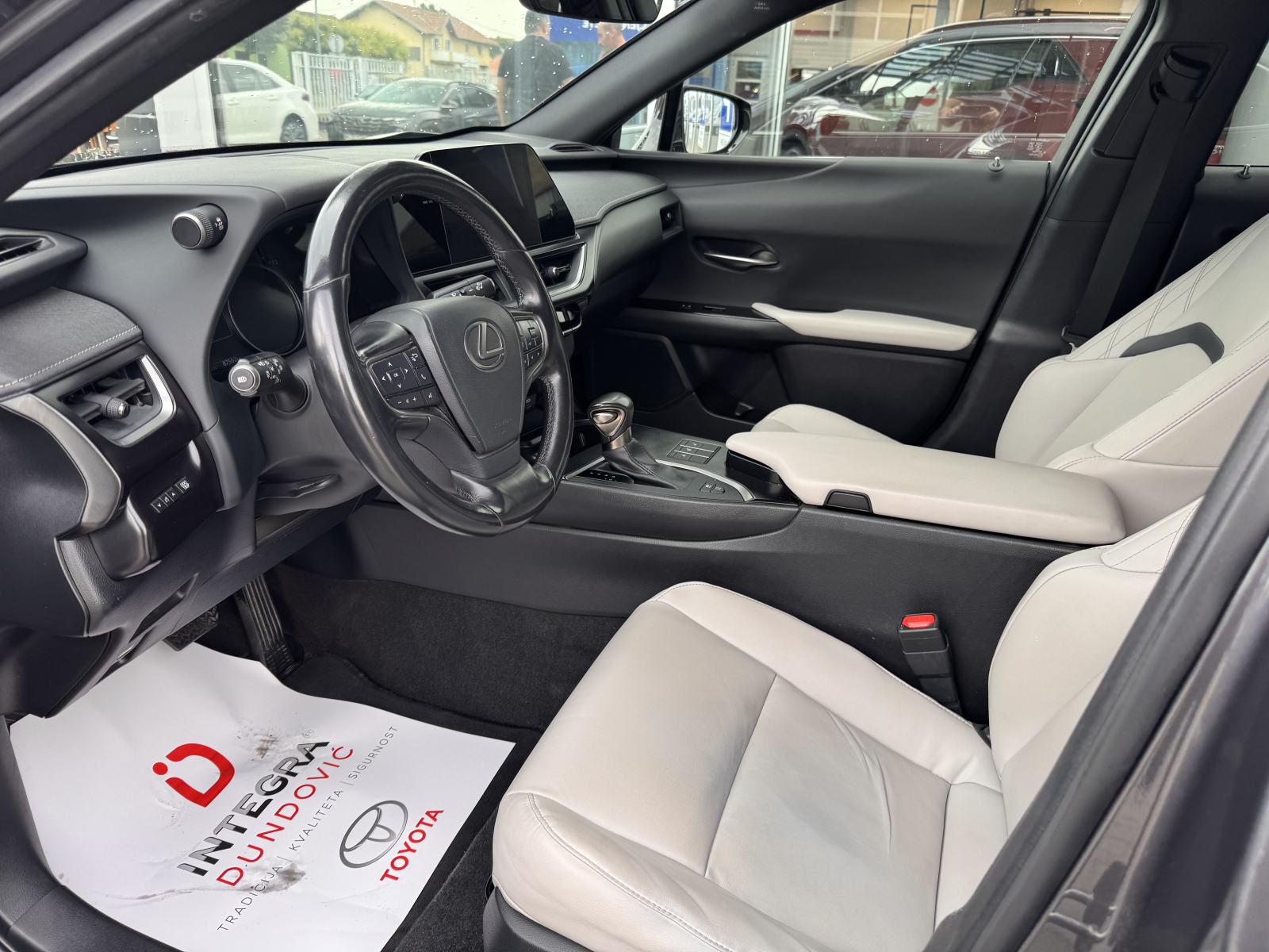LEXUS UX 250h F SPORT, HR AUTO, 1. VL, SAMO 87.562 KM, 7 GOD JAMSTVO!, fotografija 10