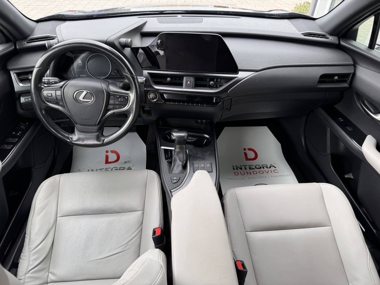 LEXUS UX 250h F SPORT, HR AUTO, 1. VL, SAMO 87.562 KM, 7 GOD JAMSTVO!, fotografija 9