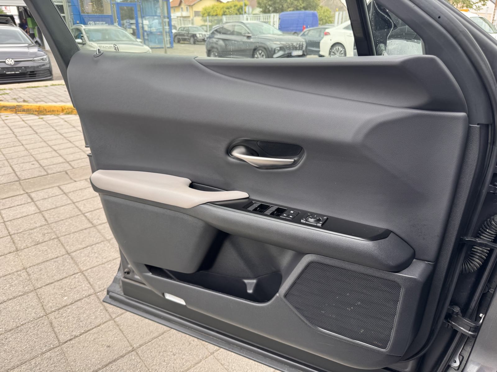 LEXUS UX 250h F SPORT, HR AUTO, 1. VL, SAMO 87.562 KM, 7 GOD JAMSTVO!, fotografija 12