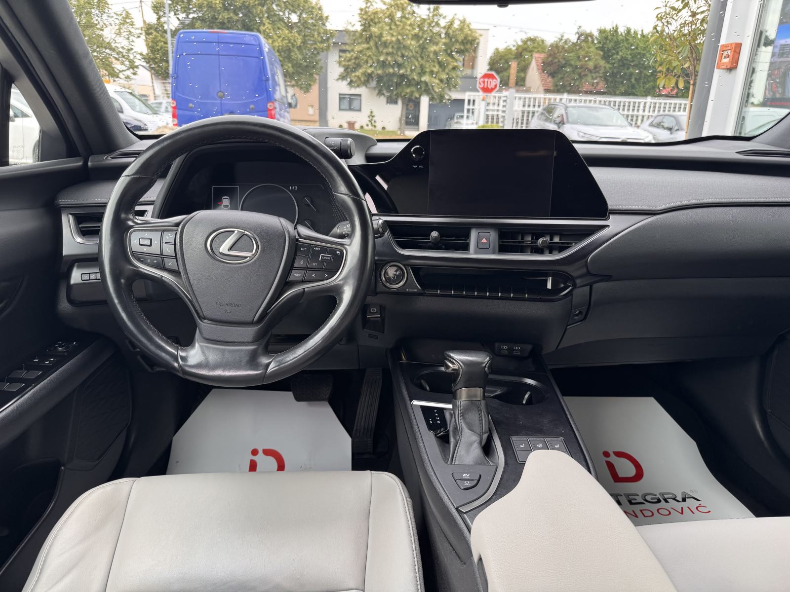 LEXUS UX 250h F SPORT, HR AUTO, 1. VL, SAMO 87.562 KM, 7 GOD JAMSTVO!, fotografija 8