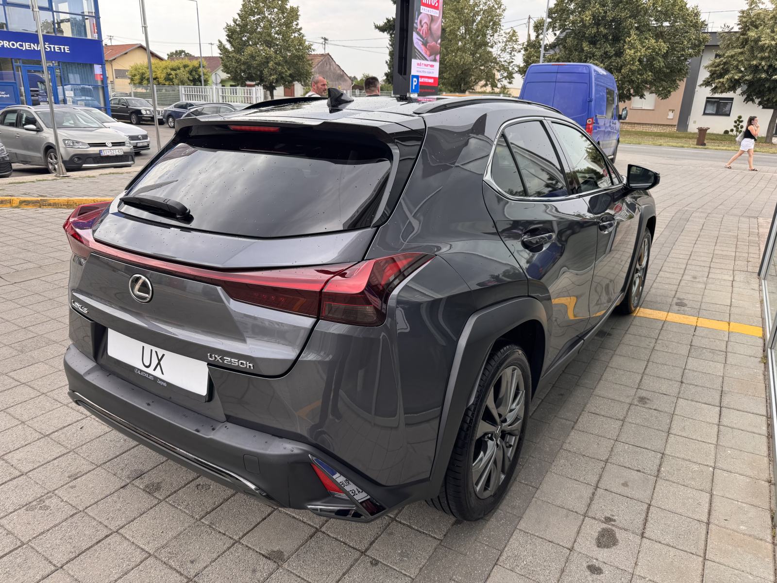 LEXUS UX 250h F SPORT, HR AUTO, 1. VL, SAMO 87.562 KM, 7 GOD JAMSTVO!, fotografija 7