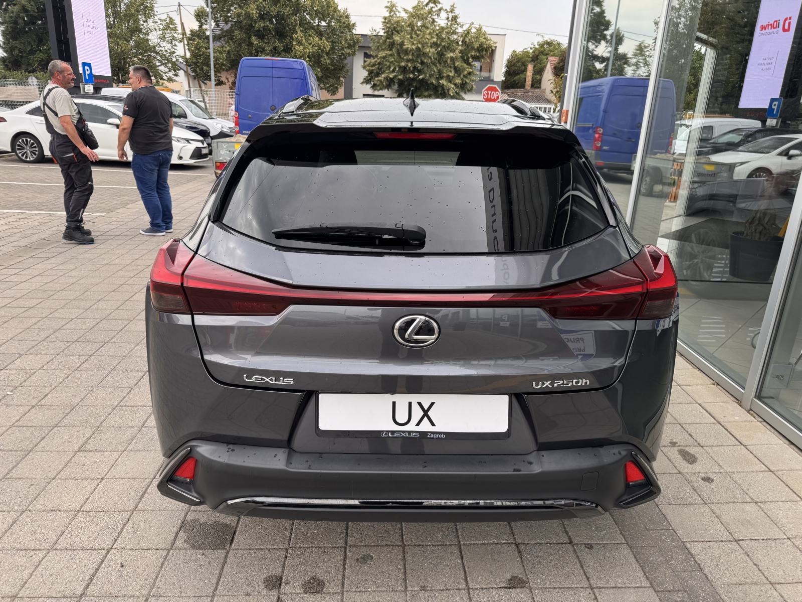 LEXUS UX 250h F SPORT, HR AUTO, 1. VL, SAMO 87.562 KM, 7 GOD JAMSTVO!, fotografija 6