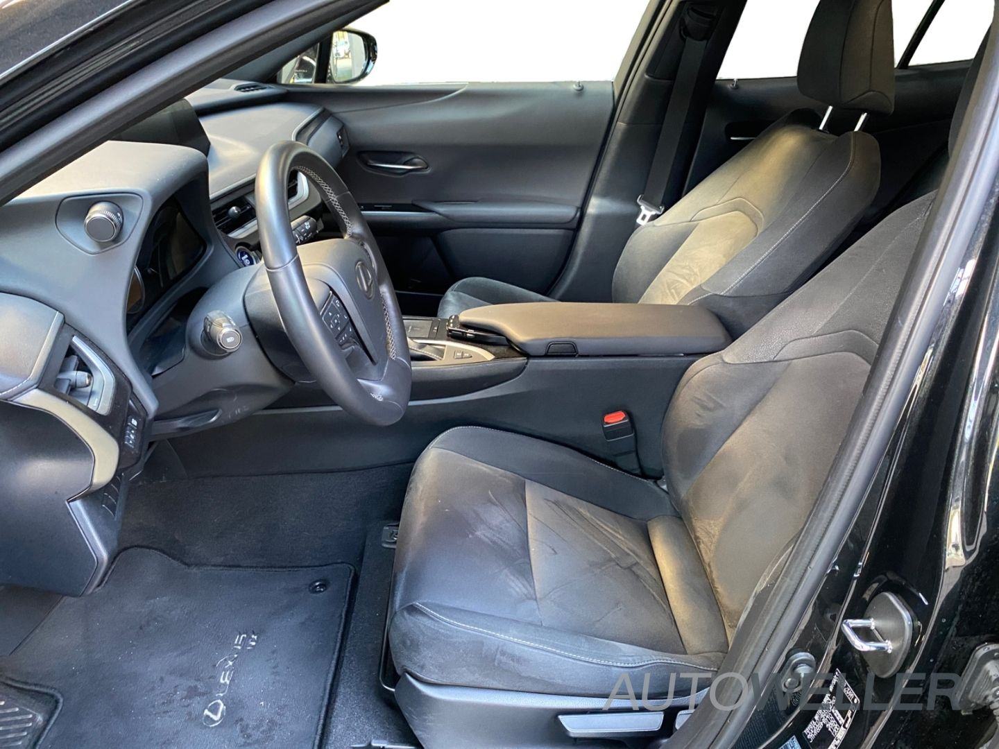 Lexus UX 250h STYLE 184 KS Hybrid e-CVT BI-LED NAVI ACC-TEMPOMAT 2022, fotografija 9