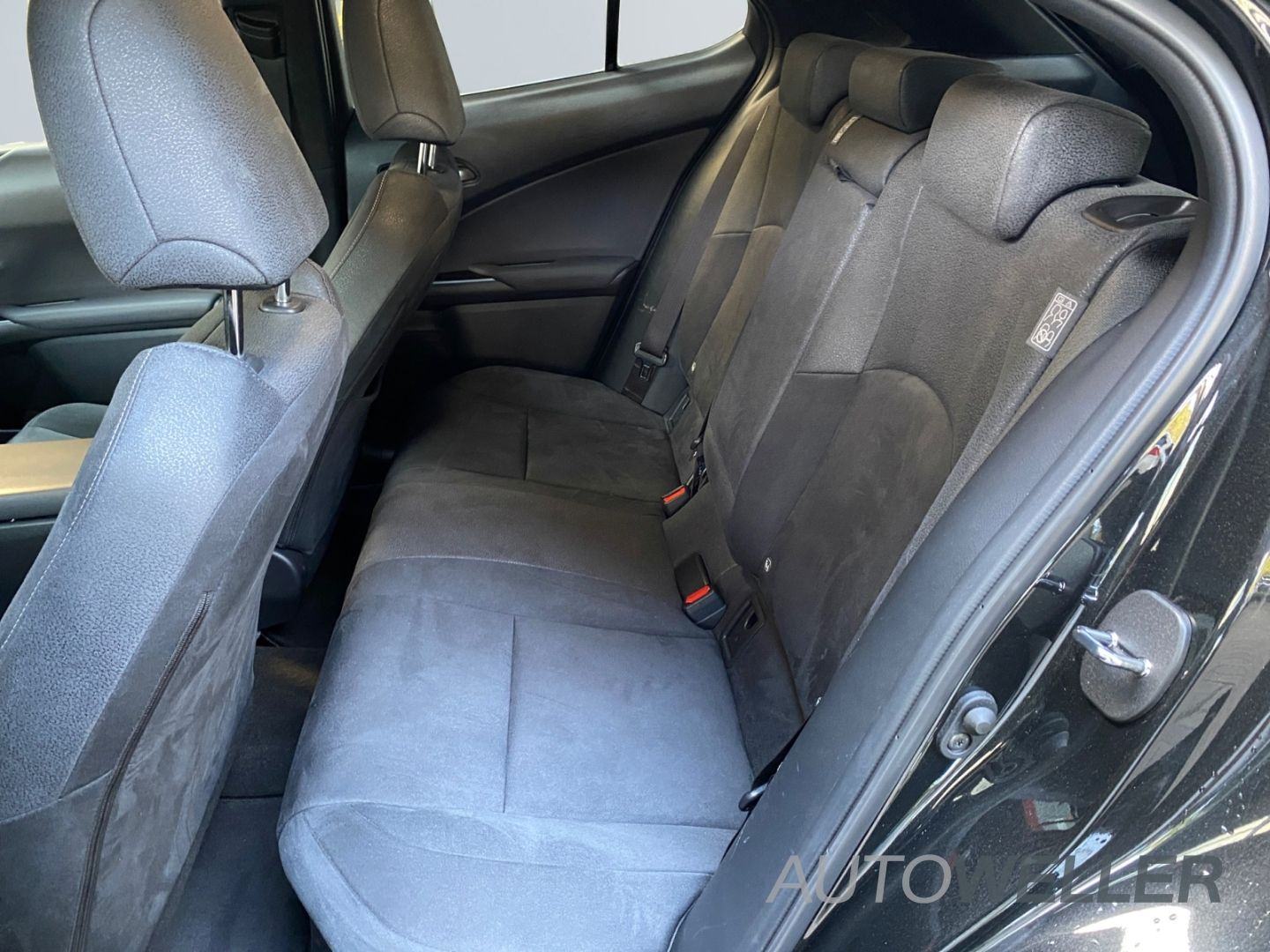 Lexus UX 250h STYLE 184 KS Hybrid e-CVT BI-LED NAVI ACC-TEMPOMAT 2022, fotografija 16