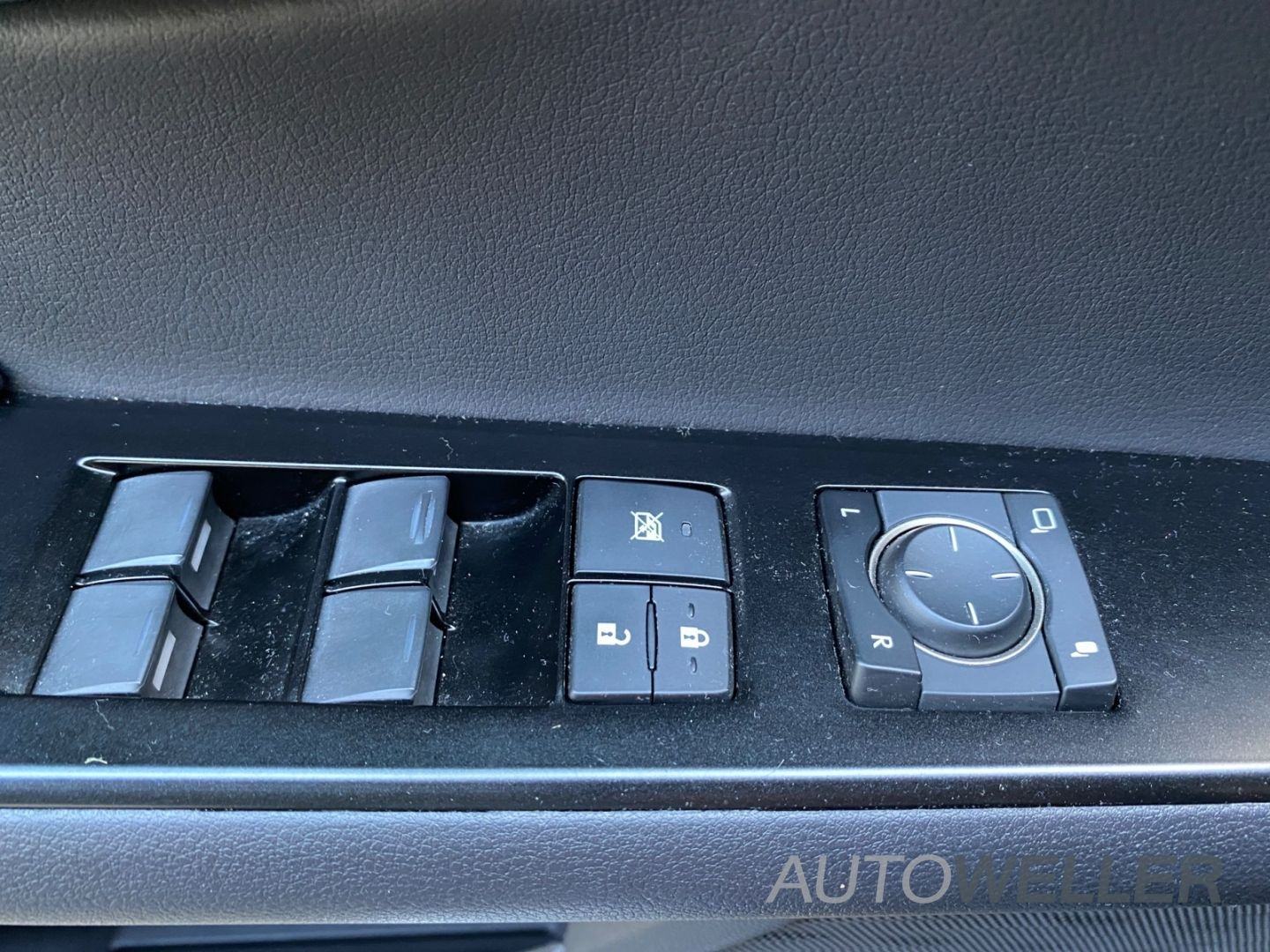 Lexus UX 250h STYLE 184 KS Hybrid e-CVT BI-LED NAVI ACC-TEMPOMAT 2022, fotografija 8