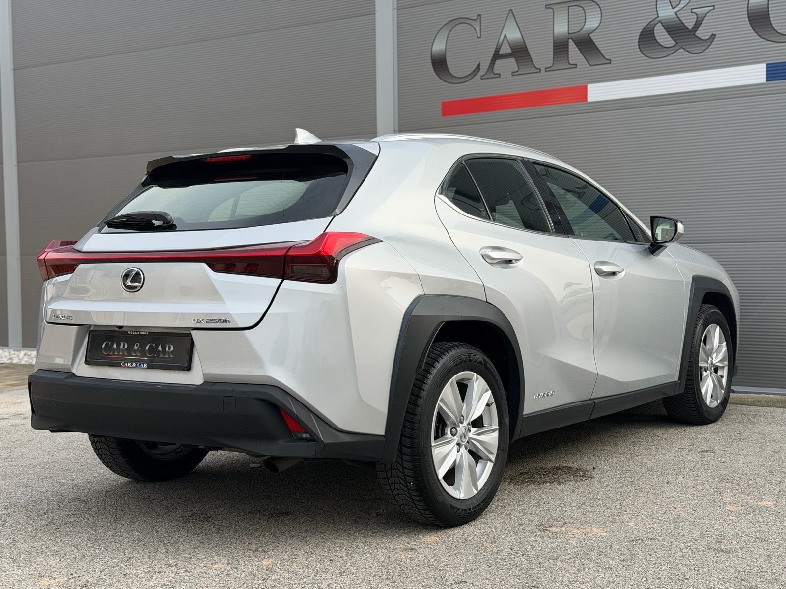 Lexus UX UX 250h automatik, fotografija 7