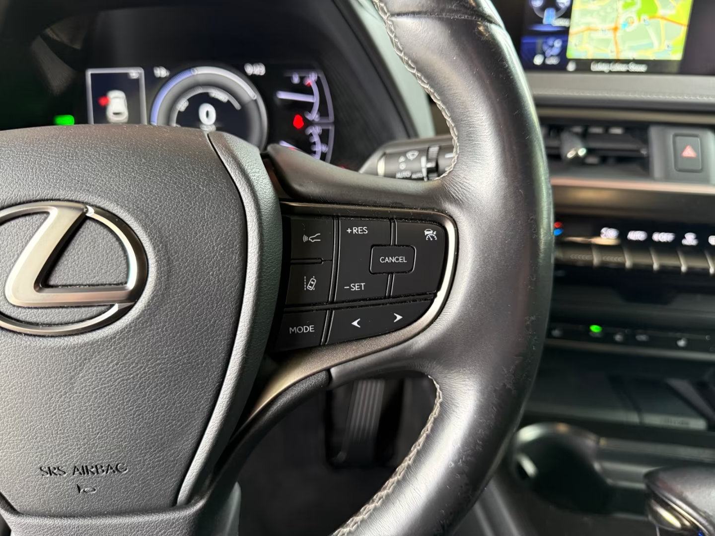 Lexus UX UX 250h LaunchEd. LED navi alcantara gr.sj. PDCx2 kamera, fotografija 11