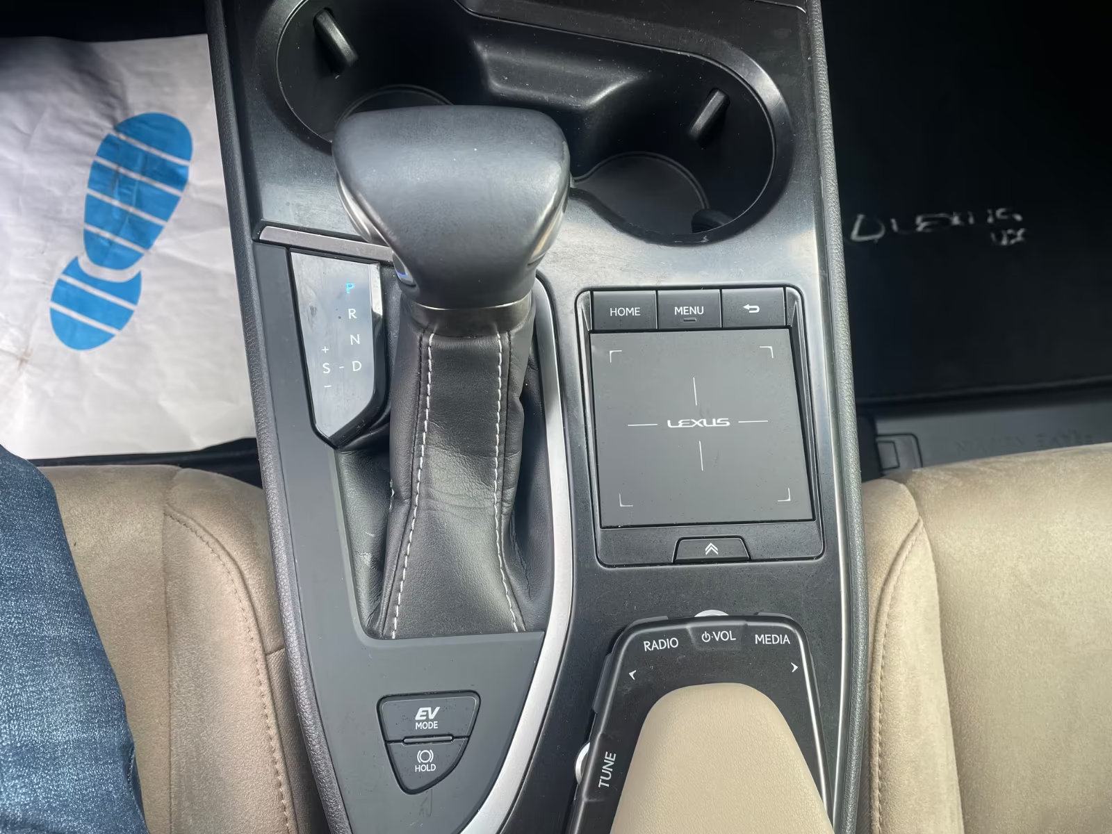 Lexus UX UX 250h LED navi alcantara kamera keyless servisna TOP, fotografija 14