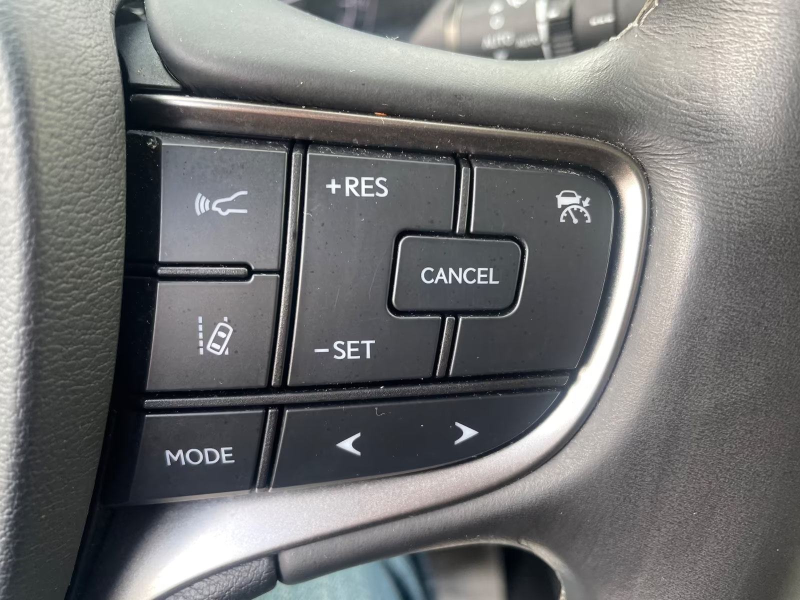 Lexus UX UX 250h LED navi alcantara kamera keyless servisna TOP, fotografija 15