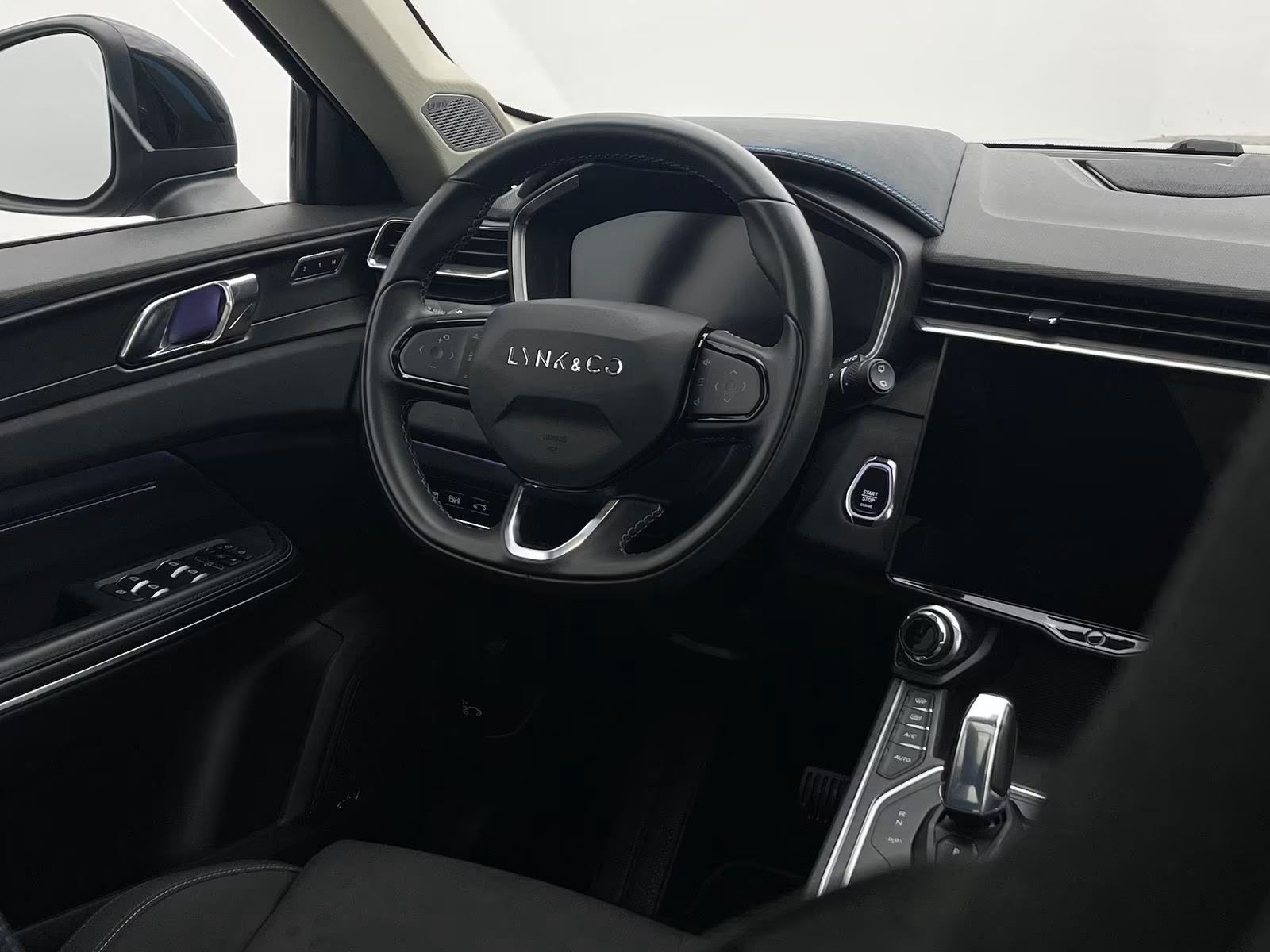 Lynk & Co 01 PHEV automatik, fotografija 14