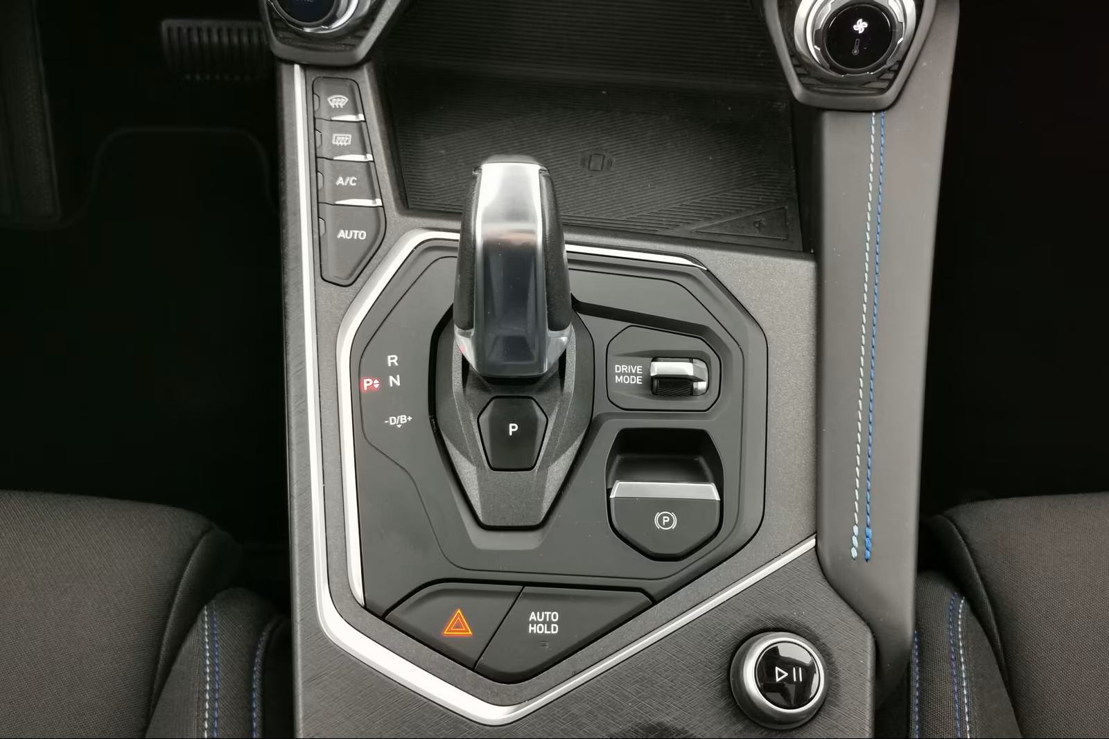 Lynk & Co 01 PHEV automatik, fotografija 15