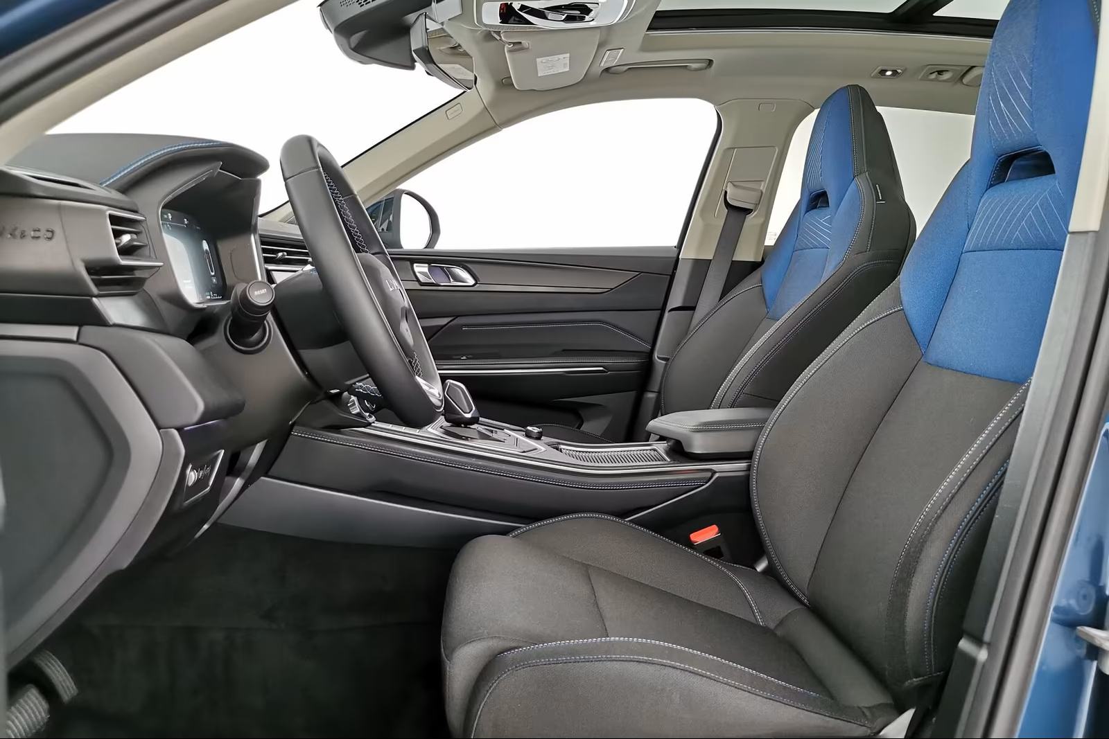 Lynk & Co 01 PHEV automatik, fotografija 13