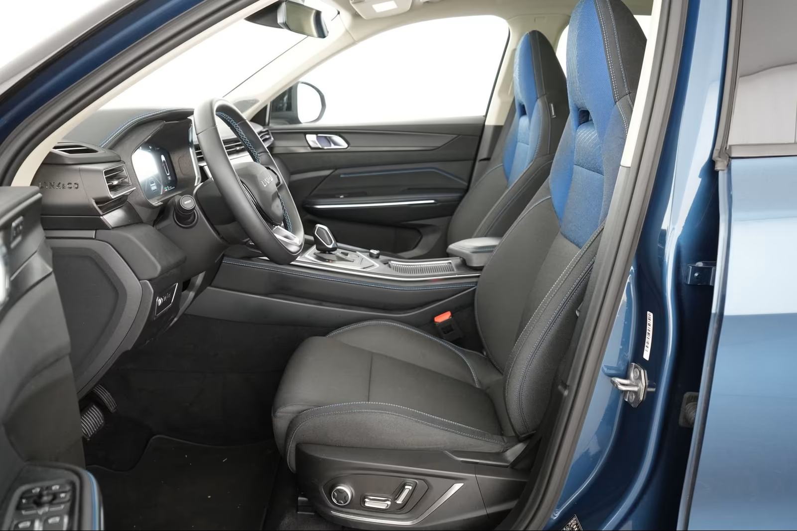 Lynk & Co 01 PHEV automatik, fotografija 10
