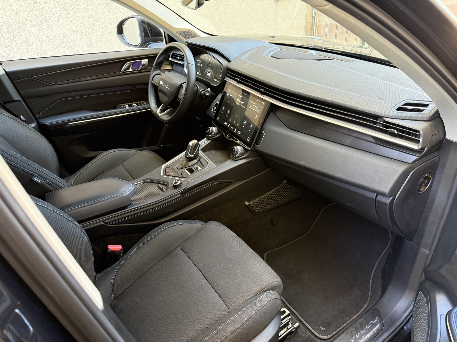 Lynk & Co 01 PHEV, fotografija 16