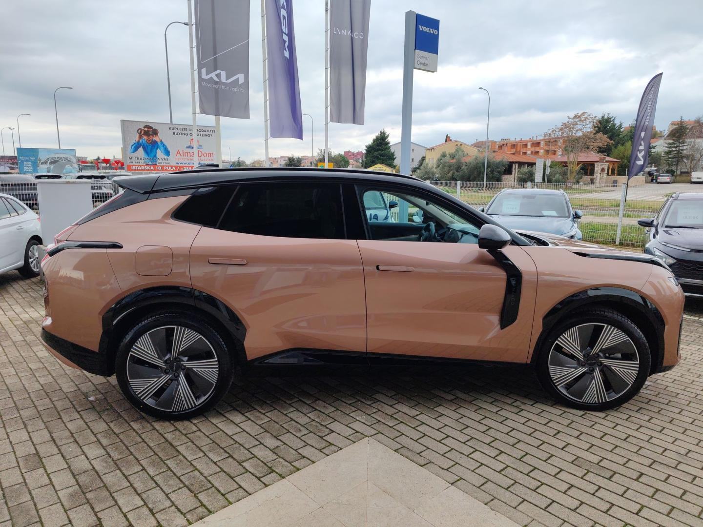 Lynk & Co 08 MORE 39,6KWH PHEV 345 ks plug in hybrid, tvorničko jams, fotografija 6