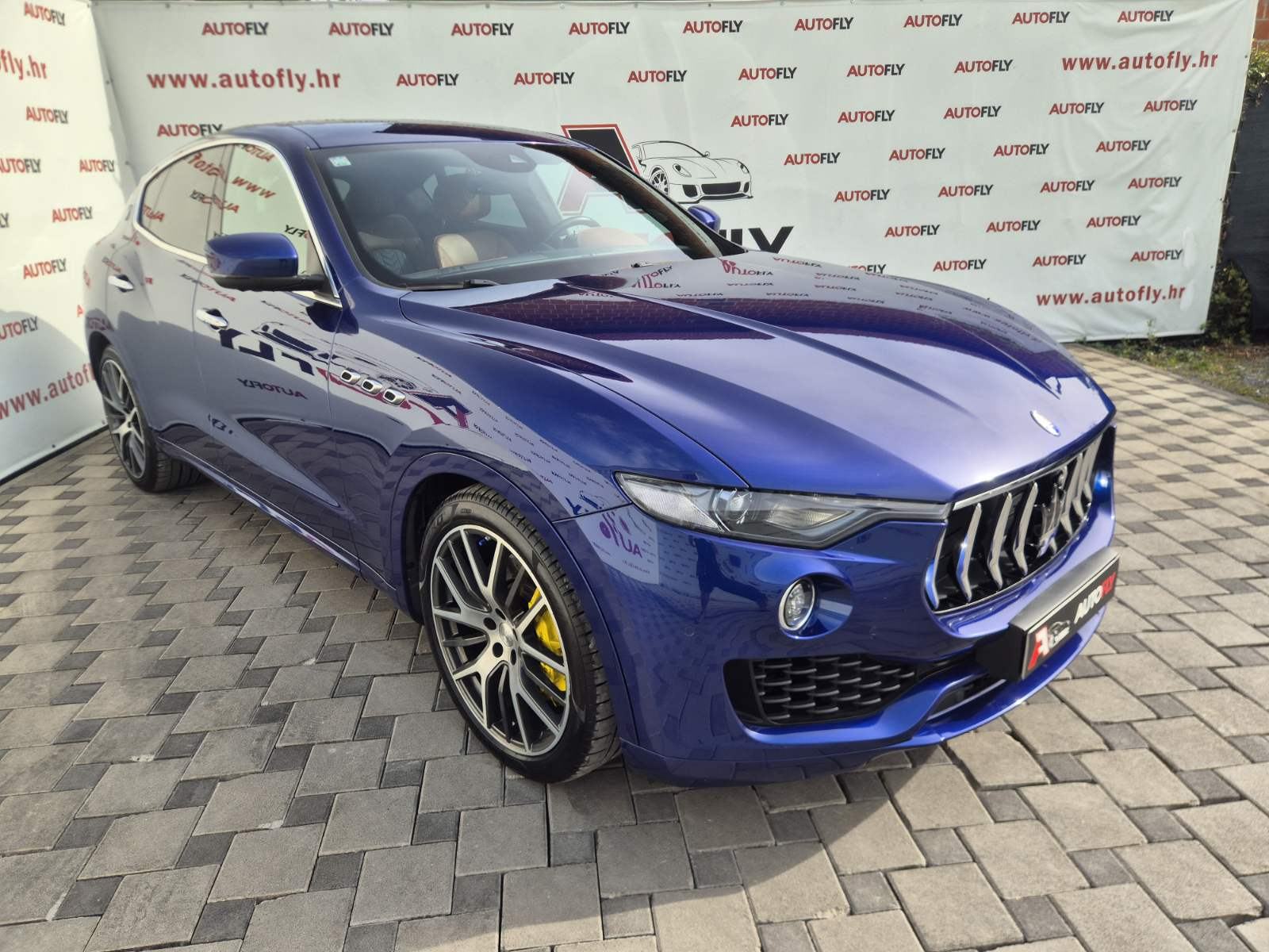 Maserati Levante 3.0 SQ4 Zegna edition, B&W, ACC, Kamera, 21"alu, fotografija 9