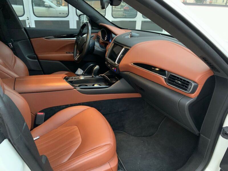 Maserati Levante 3.0 V6 4X4 automatik, fotografija 10