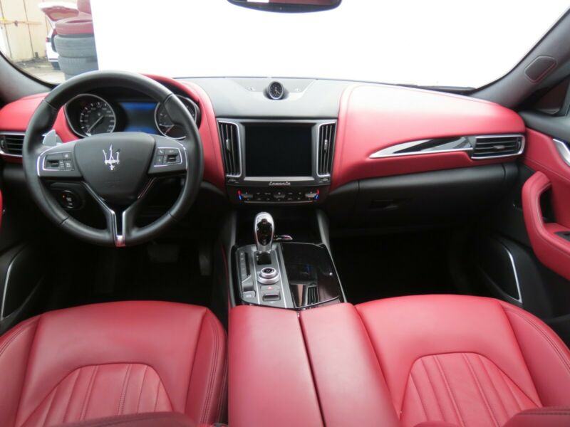 Maserati Levante SQ4 automatik, fotografija 7