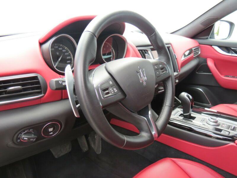 Maserati Levante SQ4 automatik, fotografija 9