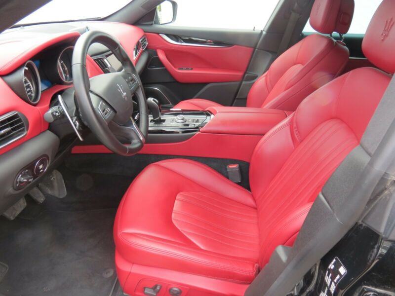 Maserati Levante SQ4 automatik, fotografija 8
