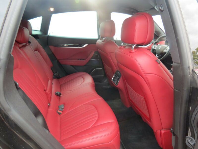 Maserati Levante SQ4 automatik, fotografija 11