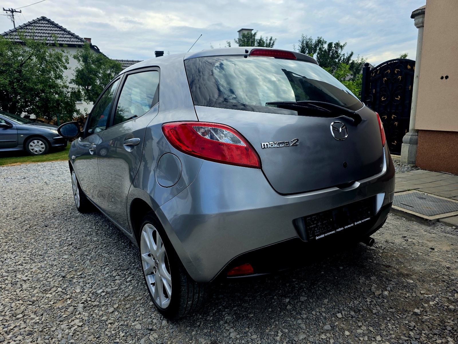 Mazda 2 1,3 benzin 63 kw: Klima,alu felge , grijanje sjedala...., fotografija 11