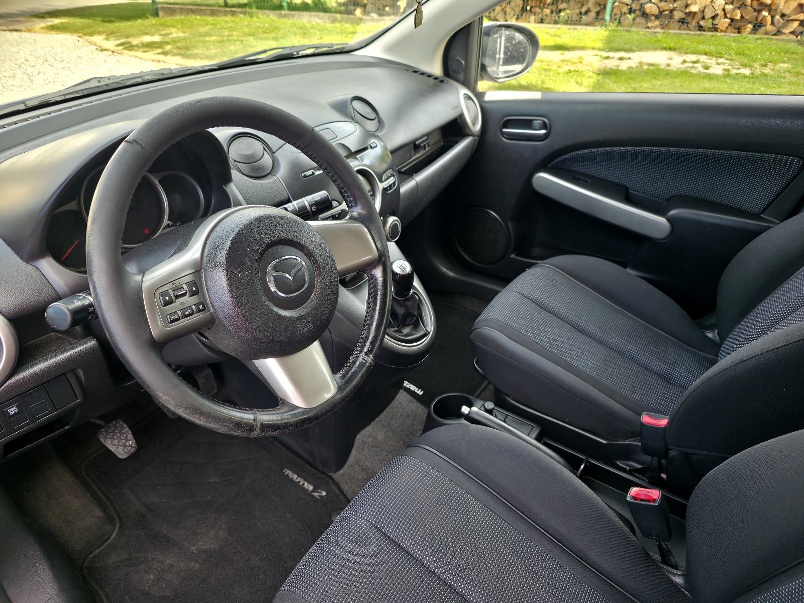 Mazda 2 1,3 benzin 63 kw: Klima,alu felge , grijanje sjedala...., fotografija 16