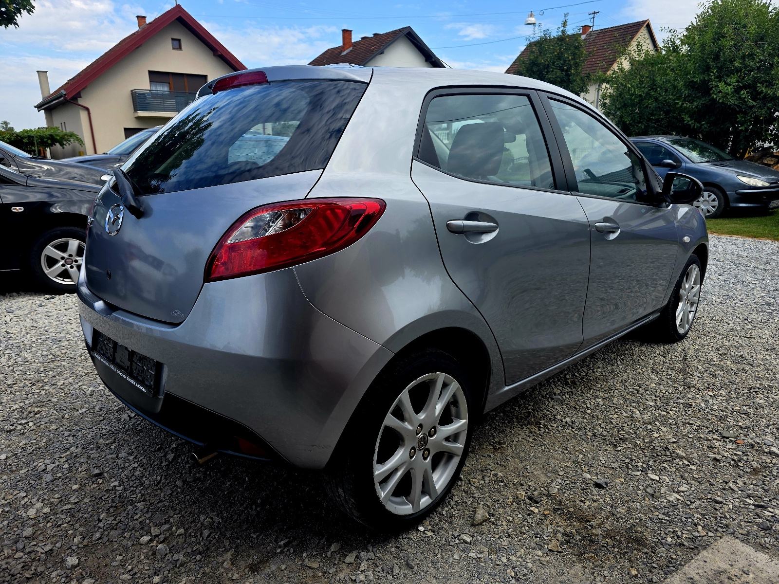 Mazda 2 1,3 benzin 63 kw: Klima,alu felge , grijanje sjedala...., fotografija 14