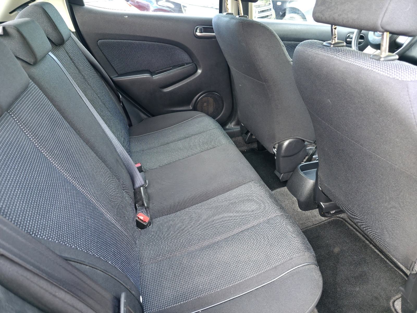 Mazda 2 1,3 benzin 63 kw: Klima,alu felge , grijanje sjedala...., fotografija 15