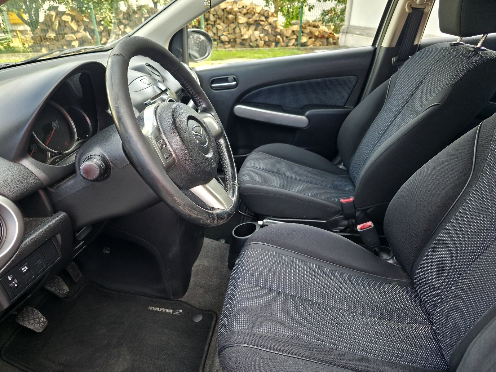 Mazda 2 1,3 benzin 63 kw: Klima,alu felge , grijanje sjedala...., fotografija 17