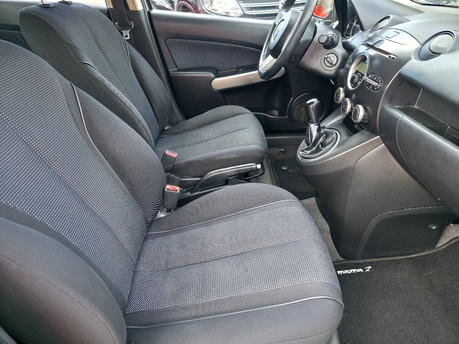 Mazda 2 1,3 benzin 63 kw: Klima,alu felge , grijanje sjedala...., fotografija 19