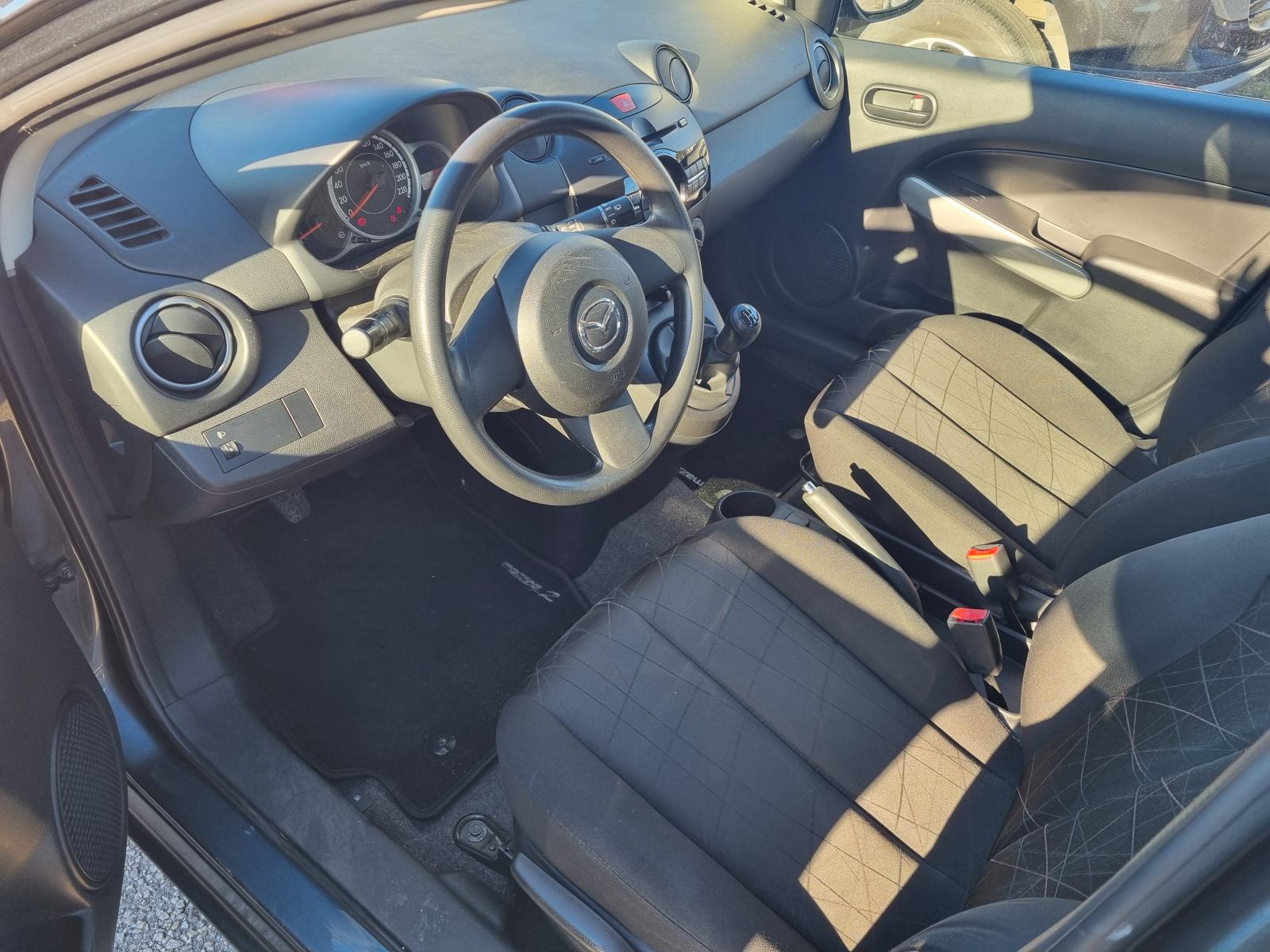 Mazda 2 1,3 i CE Pro , klima , kredit, fotografija 9