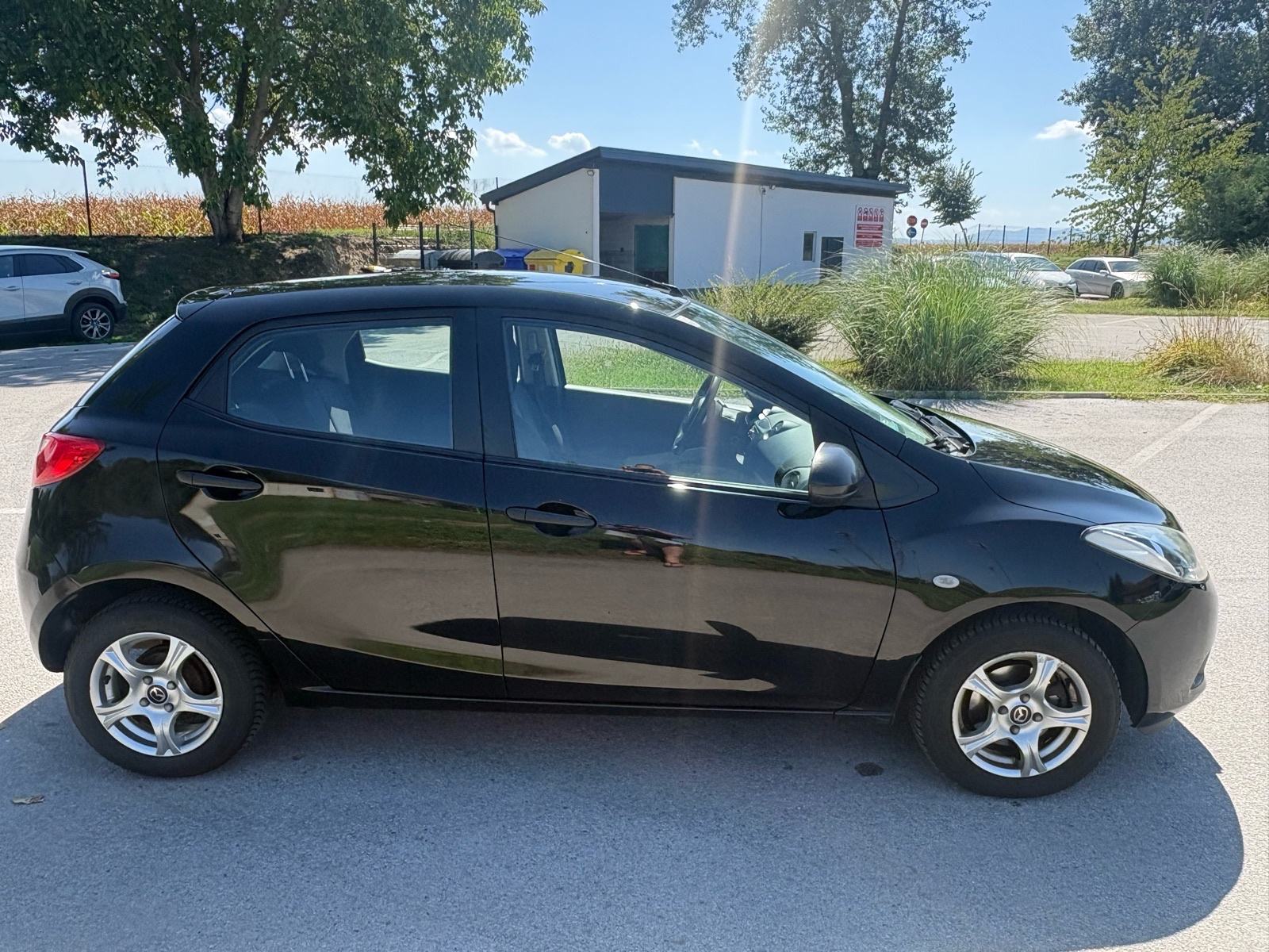 Mazda 2 1,3 i CE Pro, fotografija 4