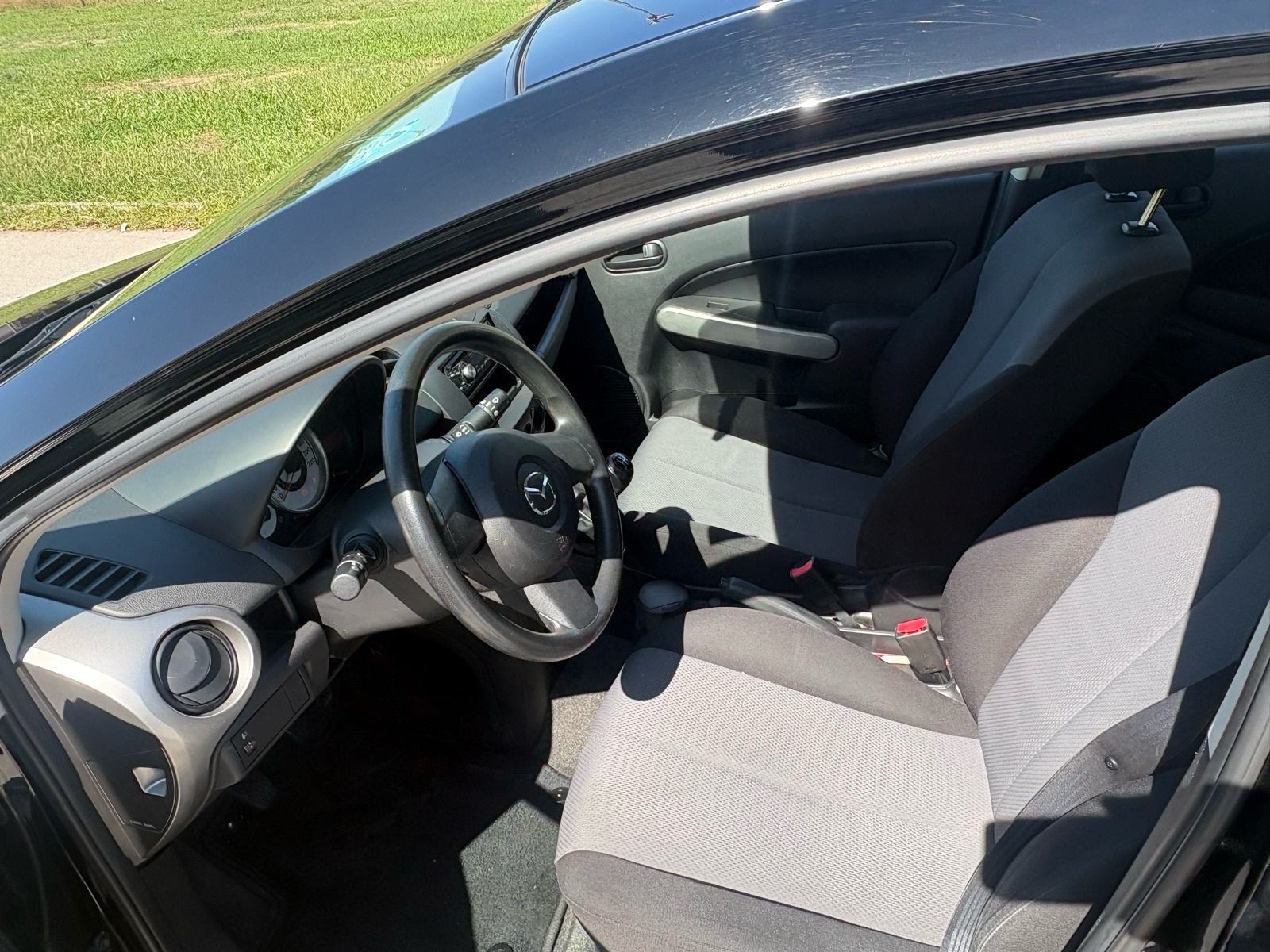 Mazda 2 1,3 i CE Pro, fotografija 8