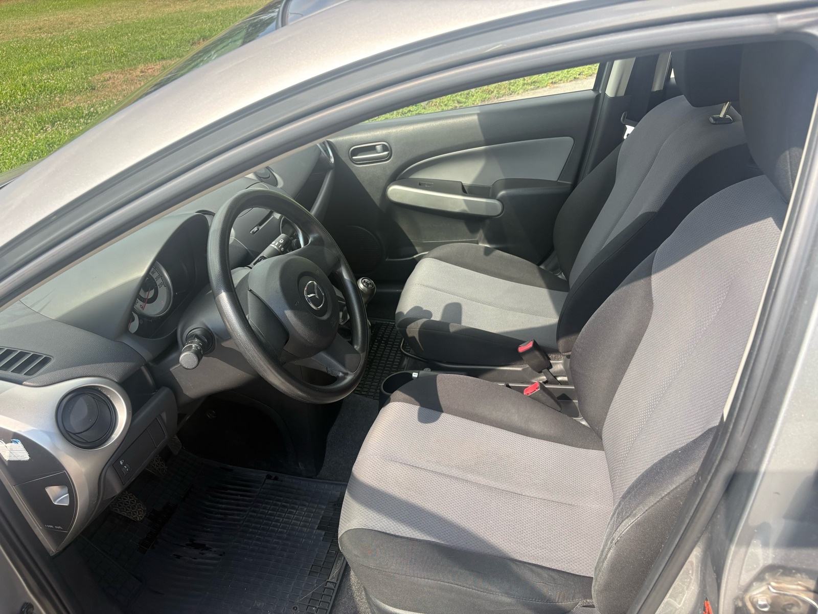 Mazda 2 1,3 i CE, fotografija 11