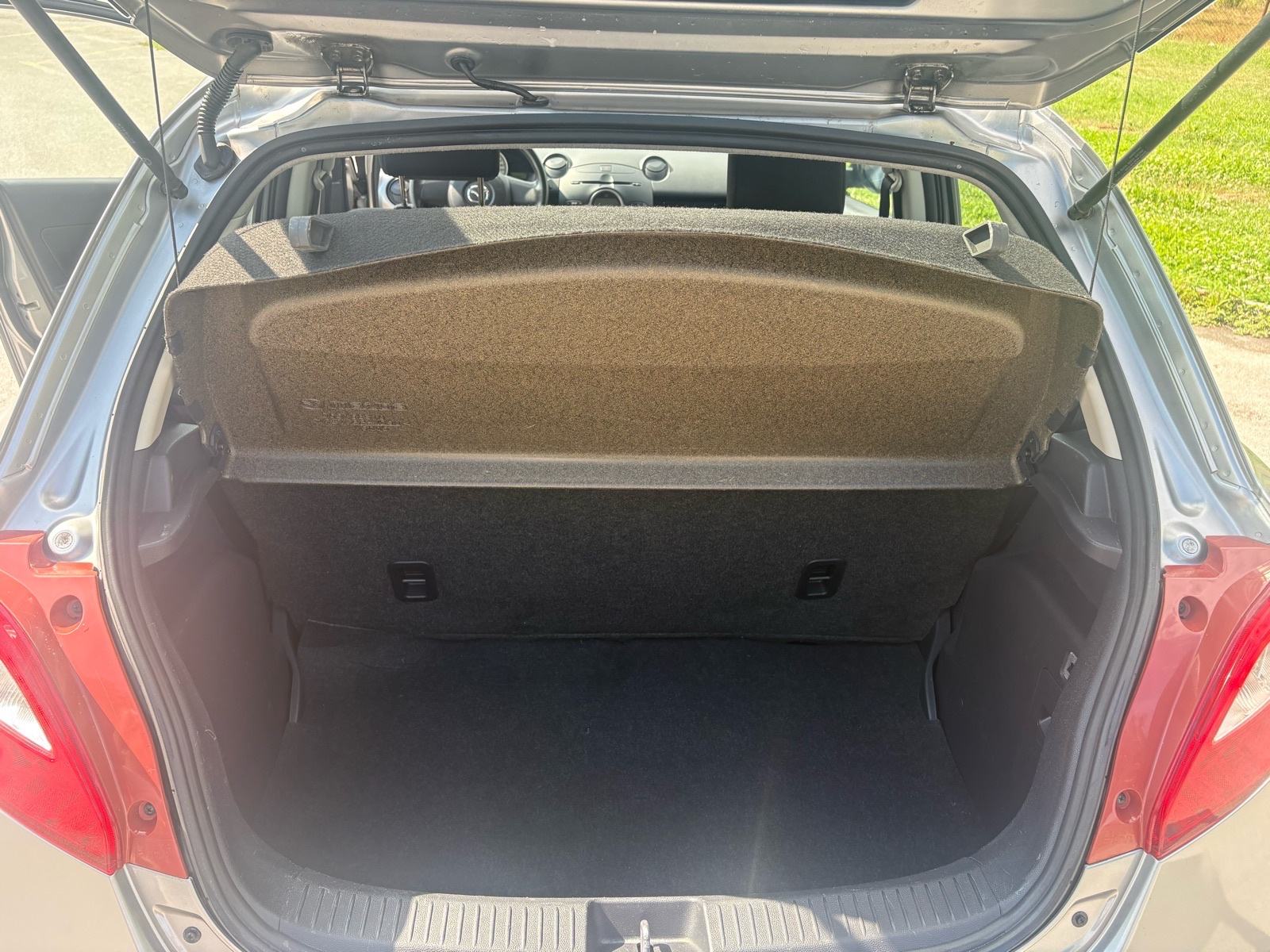 Mazda 2 1,3 i CE, fotografija 13