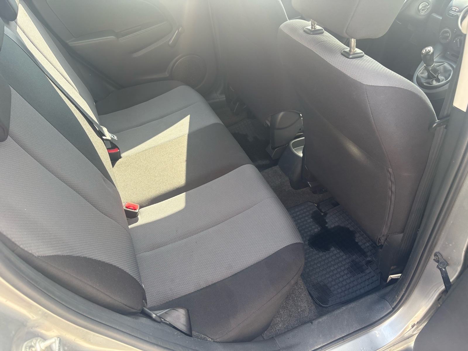 Mazda 2 1,3 i CE, fotografija 9