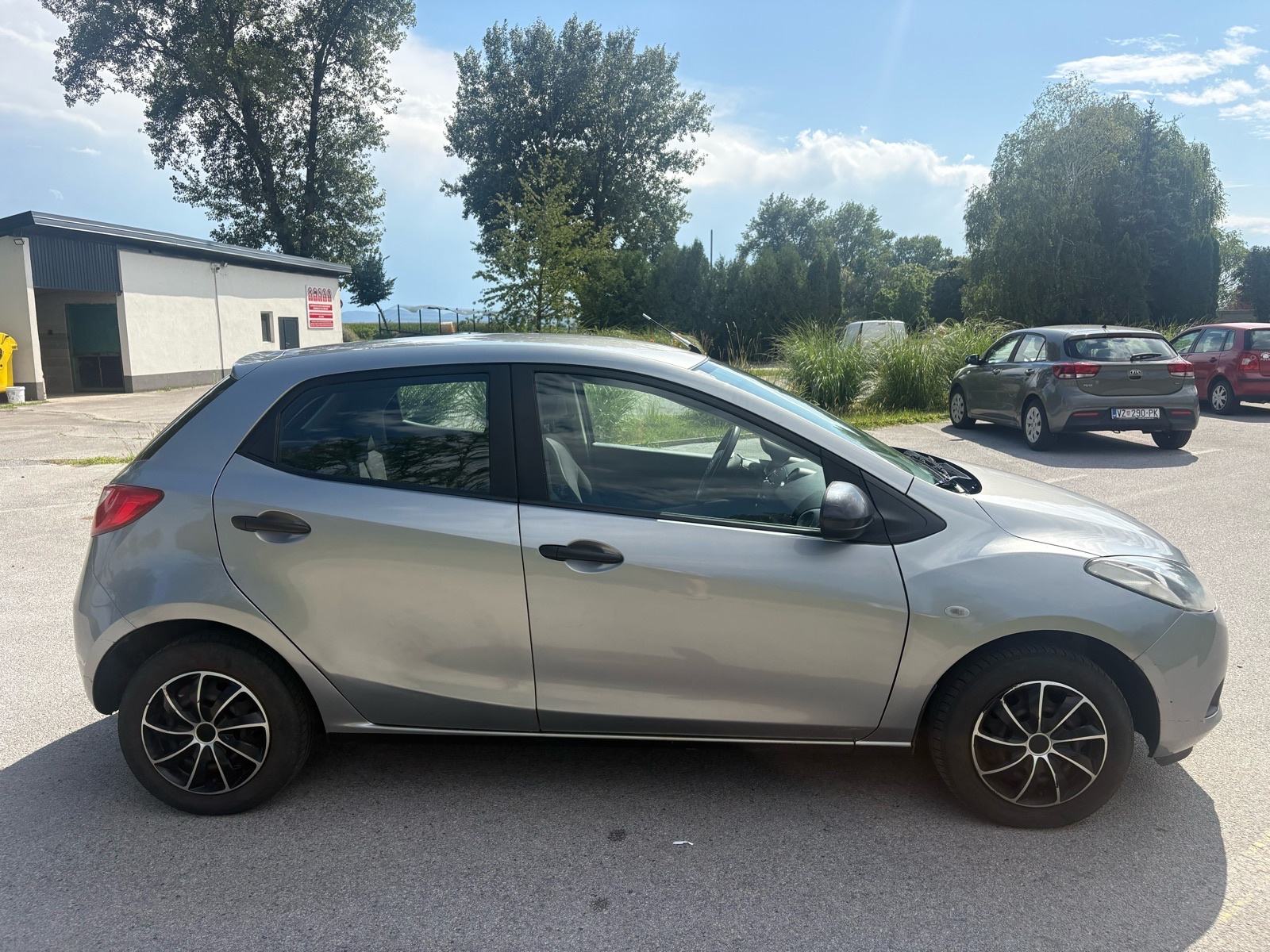 Mazda 2 1,3 i CE, pogled izvana - slika 4