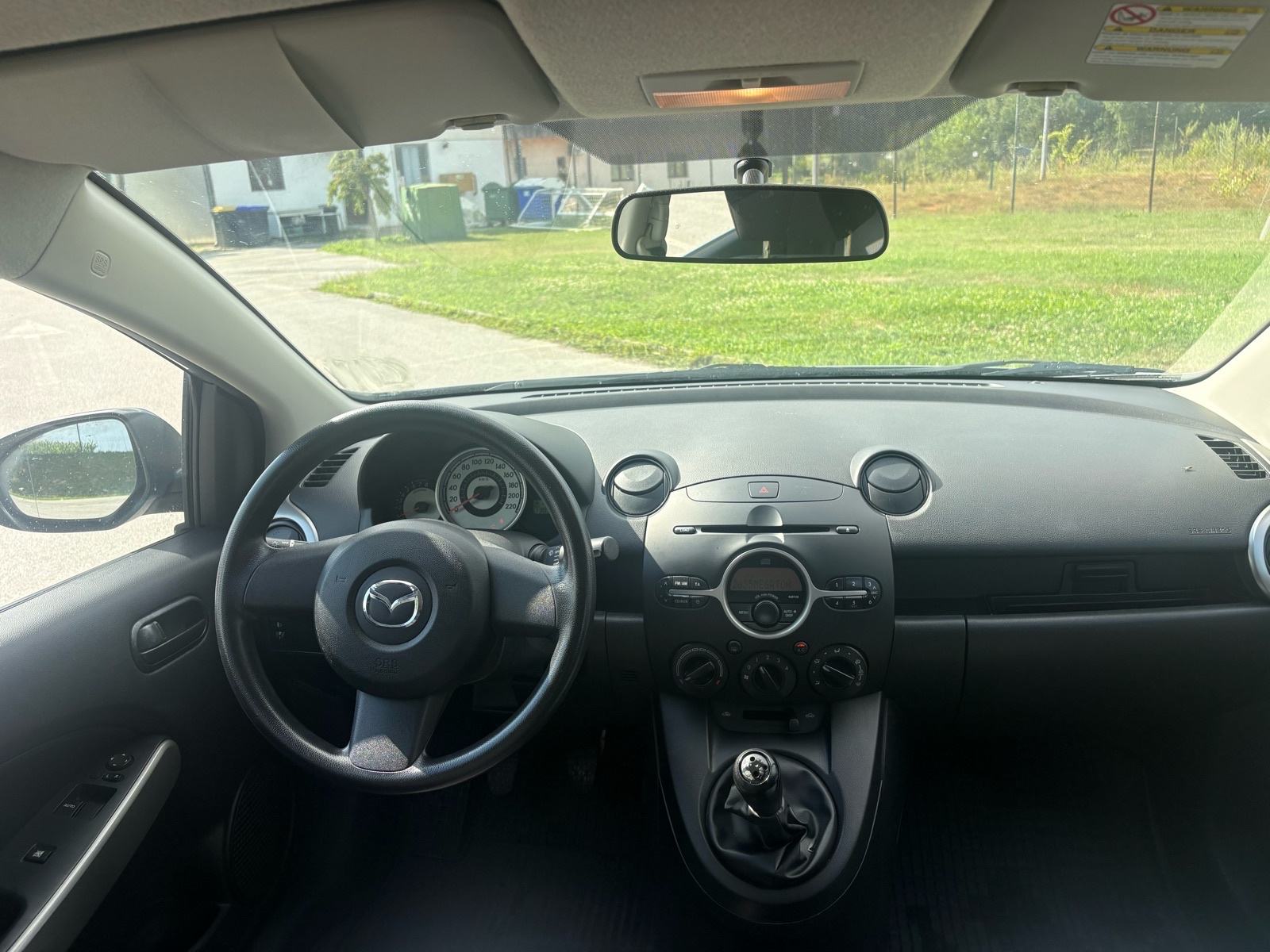 Mazda 2 1,3 i CE, fotografija 12