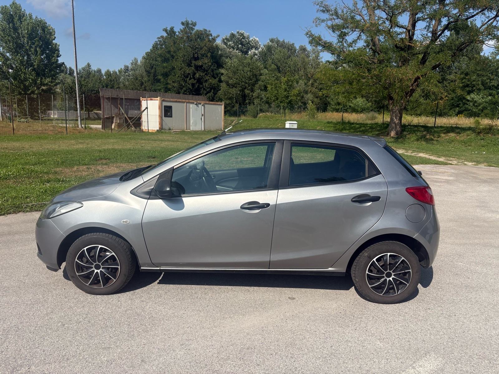 Mazda 2 1,3 i CE, fotografija 8