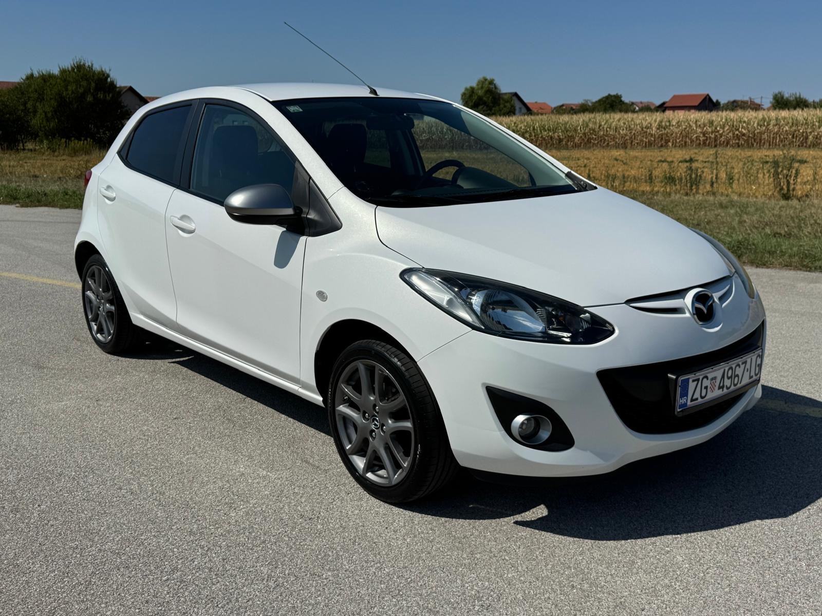 Mazda 2 1,3 Perla bijela - Automatskaklima - ALU, fotografija 3