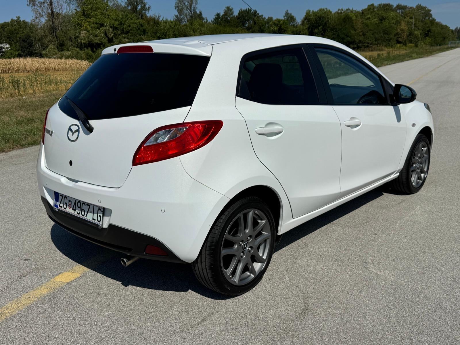 Mazda 2 1,3 Perla bijela - Automatskaklima - ALU, fotografija 5
