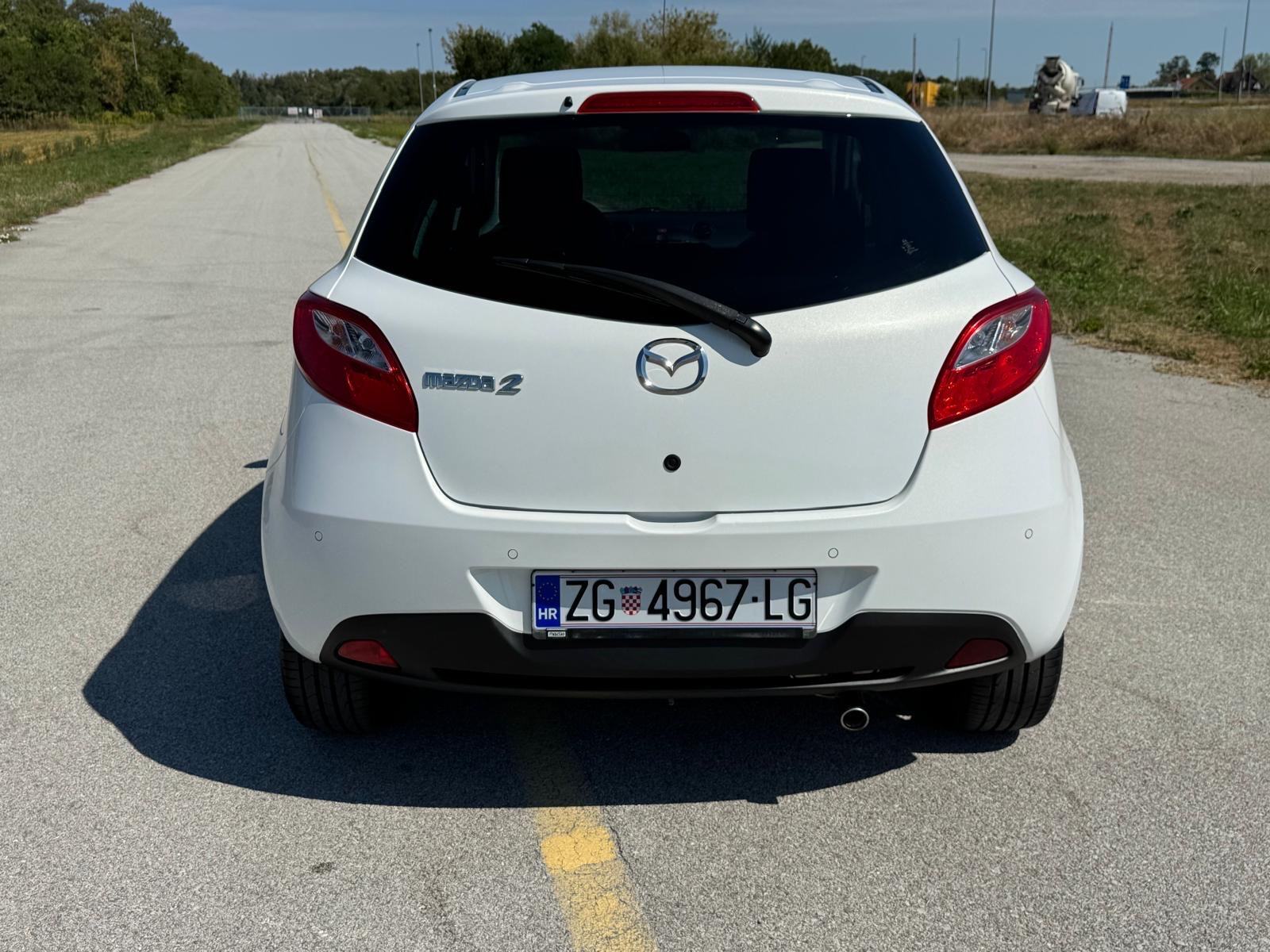 Mazda 2 1,3 Perla bijela - Automatskaklima - ALU, fotografija 6